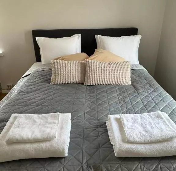 Aamiaismajoitus (B&B) Your Chic Vibrant Airbnb