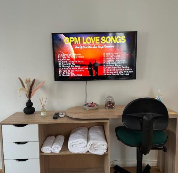 住宿加早餐  Your Chic Vibrant Airbnb