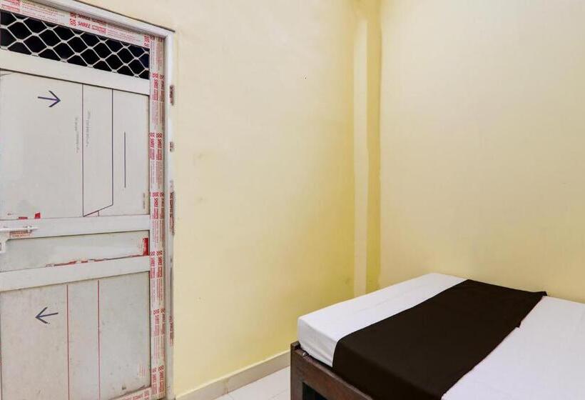 בית מלון כפרי Oyo Flagship Sg Grand