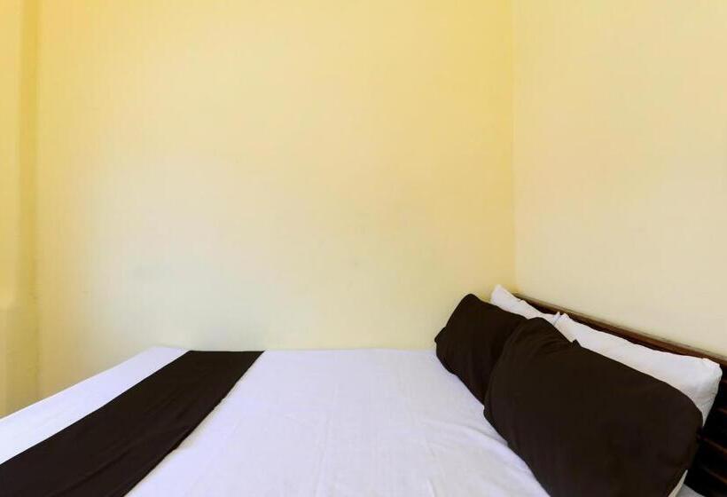 בית מלון כפרי Oyo Flagship Sg Grand