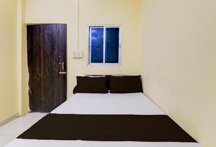 בית מלון כפרי Oyo Flagship Sg Grand