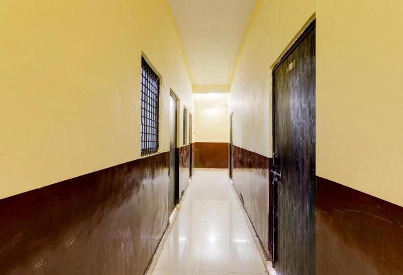 בית מלון כפרי Oyo Flagship Sg Grand