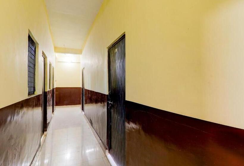 בית מלון כפרי Oyo Flagship Sg Grand