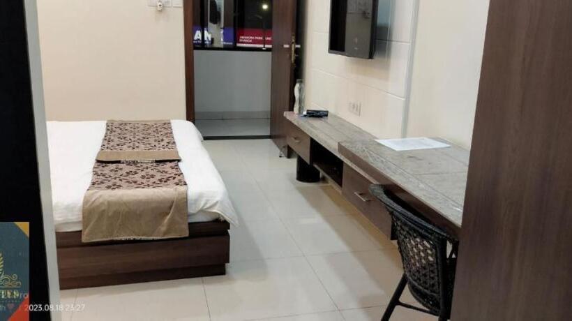 Fabhotel Royal Suits   Nr Mahadji Shinde Chhatri