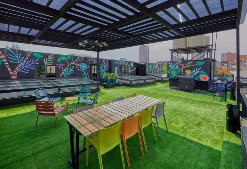 هتل Suites Veinti2