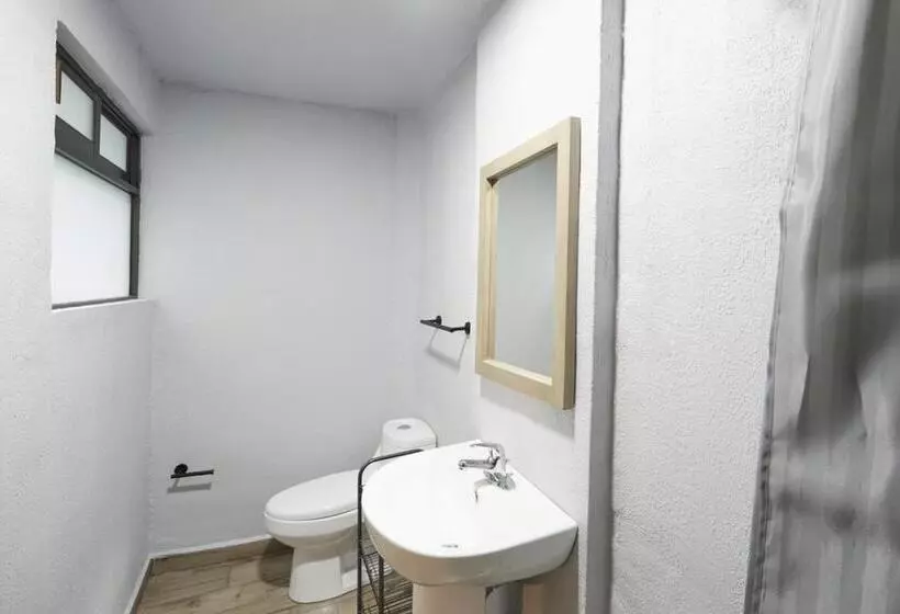 هتل Suites Veinti2