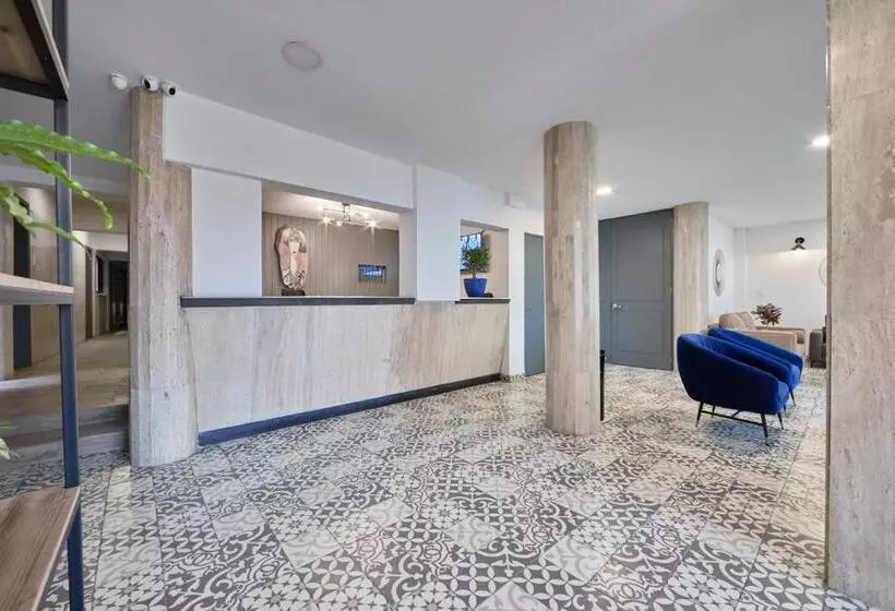 هتل Suites Veinti2