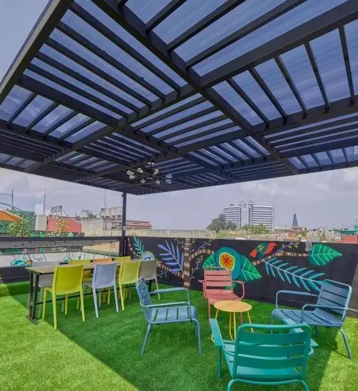 هتل Suites Veinti2