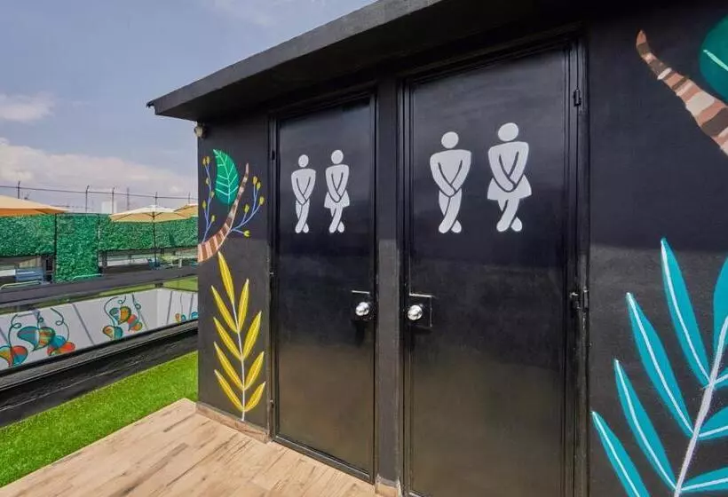 هتل Suites Veinti2