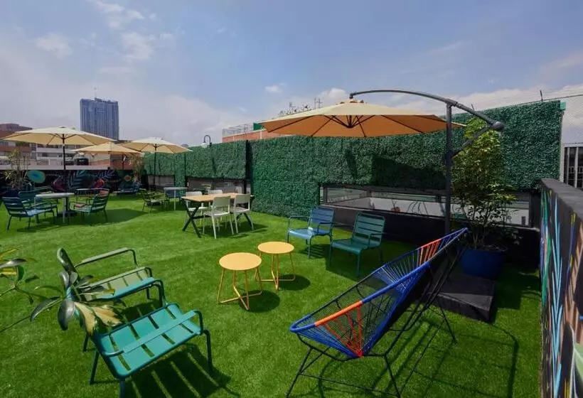 هتل Suites Veinti2