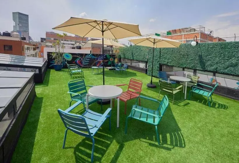 هتل Suites Veinti2