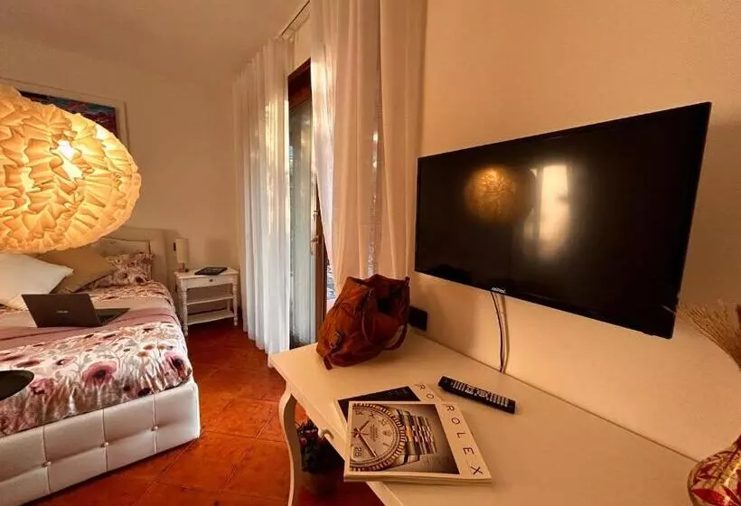 ペンション Camera Spaziosa In Villa Con Terrazzino Privato