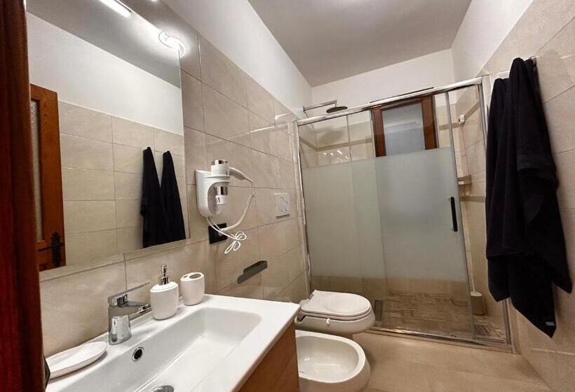 پانسیون Camera Spaziosa In Villa Con Terrazzino Privato