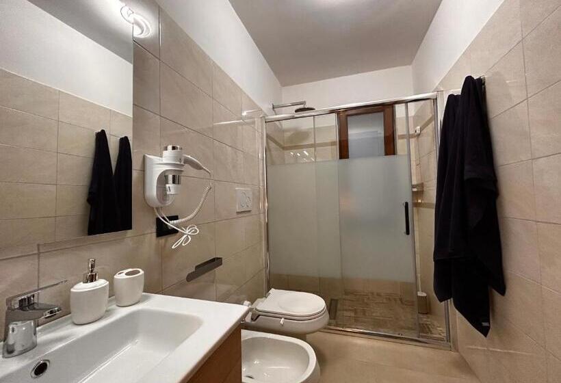 پانسیون Camera Spaziosa In Villa Con Terrazzino Privato