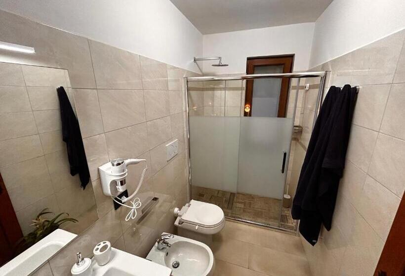 پانسیون Camera Spaziosa In Villa Con Terrazzino Privato