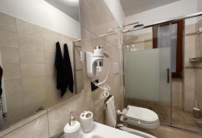 پانسیون Camera Spaziosa In Villa Con Terrazzino Privato