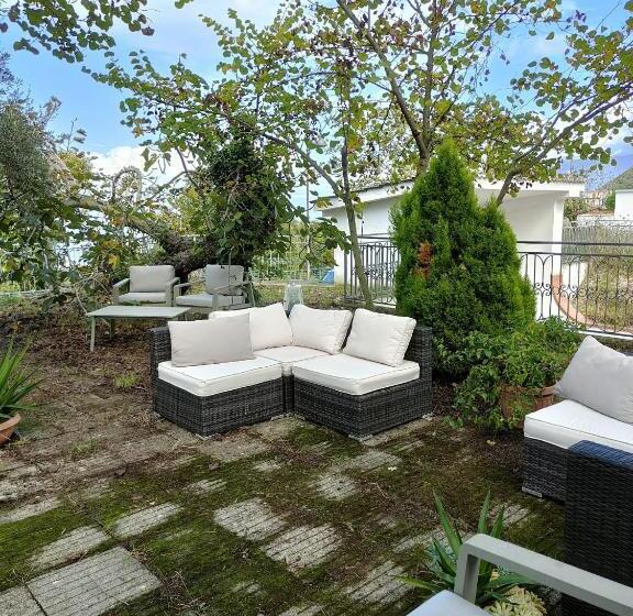 پانسیون Camera Spaziosa In Villa Con Terrazzino Privato