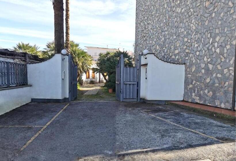 پانسیون Camera Spaziosa In Villa Con Terrazzino Privato