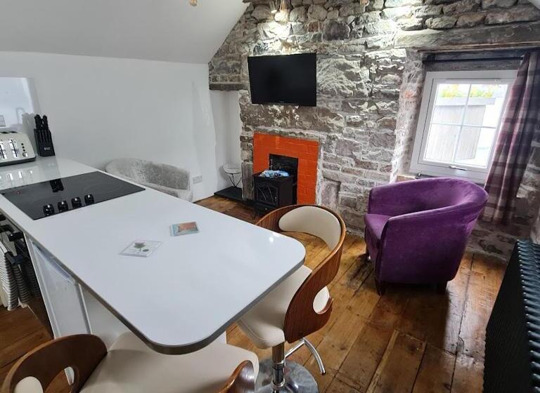 펜션 Ness City Cottage Attic Apartment