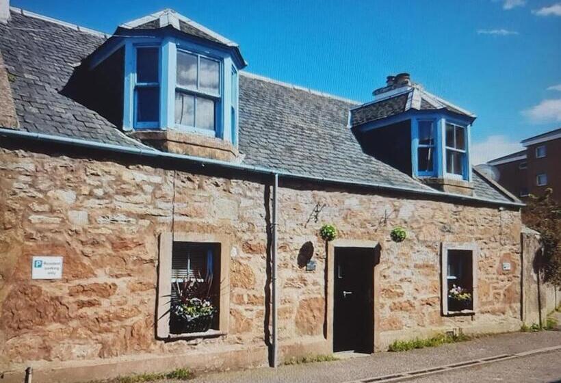 펜션 Ness City Cottage Attic Apartment