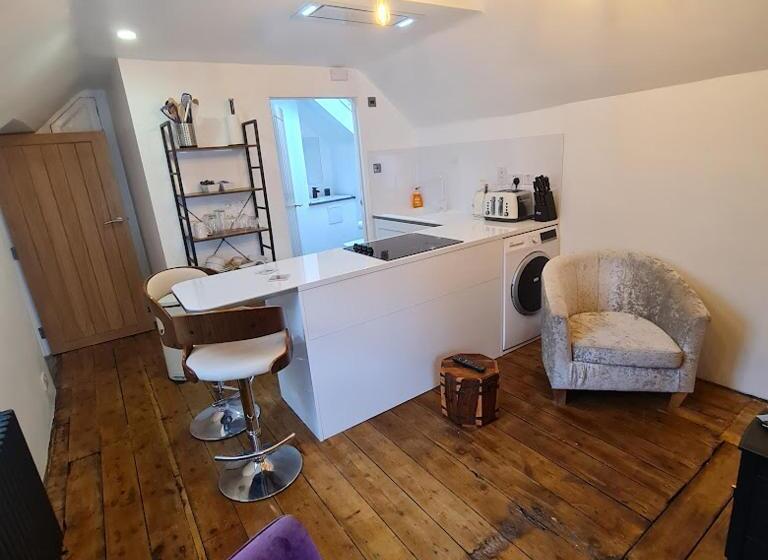 펜션 Ness City Cottage Attic Apartment