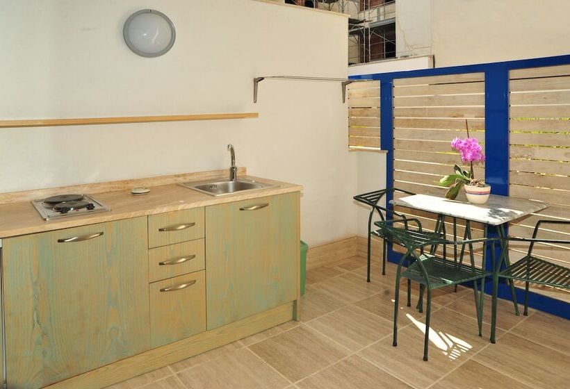 مبيت وإفطار Cala Dei Normanni   Camere Sul Lungomare