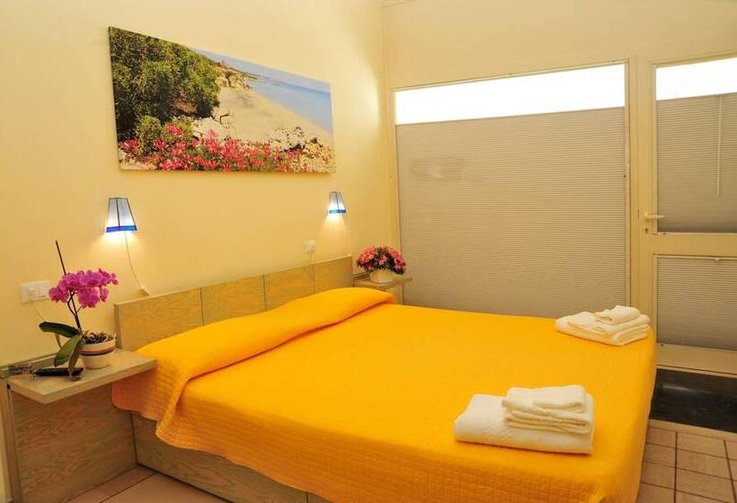 مبيت وإفطار Cala Dei Normanni   Camere Sul Lungomare