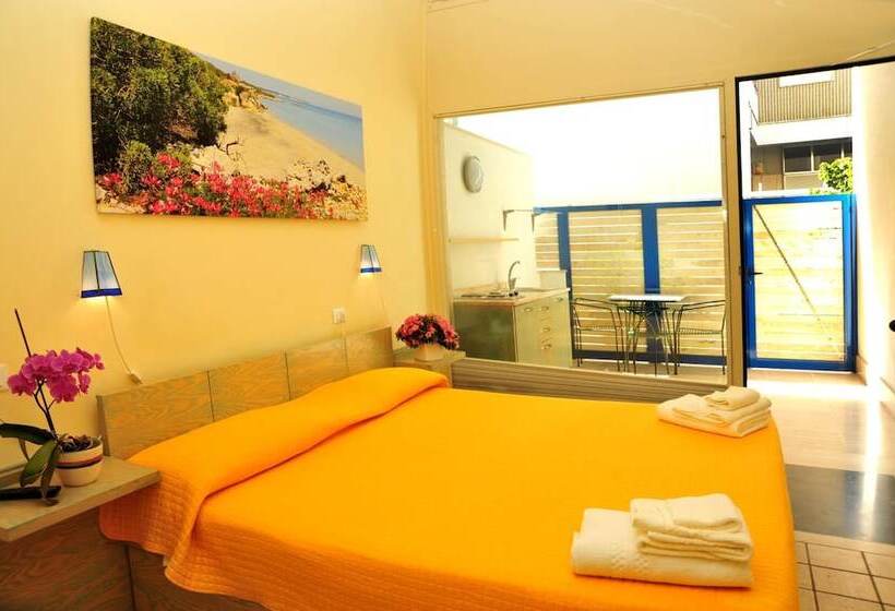 مبيت وإفطار Cala Dei Normanni   Camere Sul Lungomare