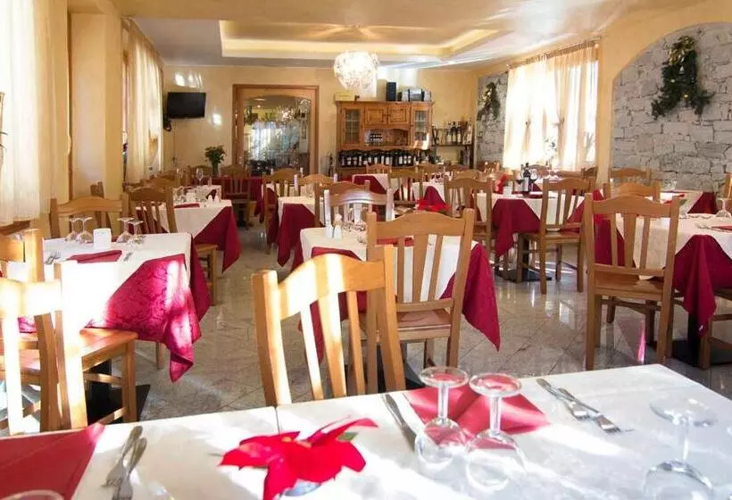 Hotelli Albergo Del Ponte