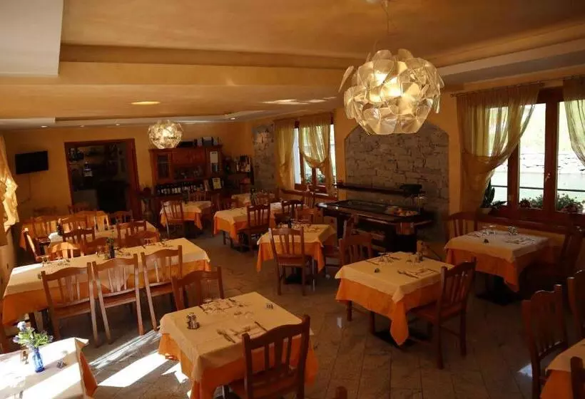 Hotelli Albergo Del Ponte