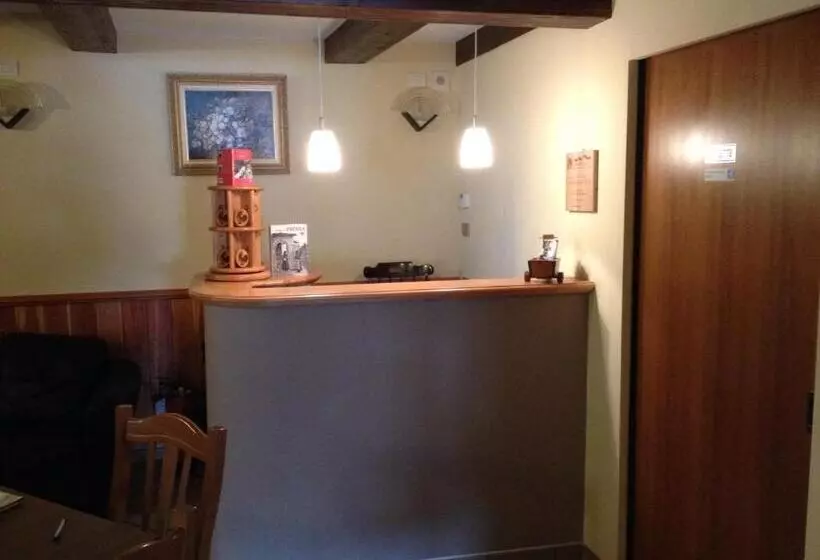 Hotelli Albergo Del Ponte