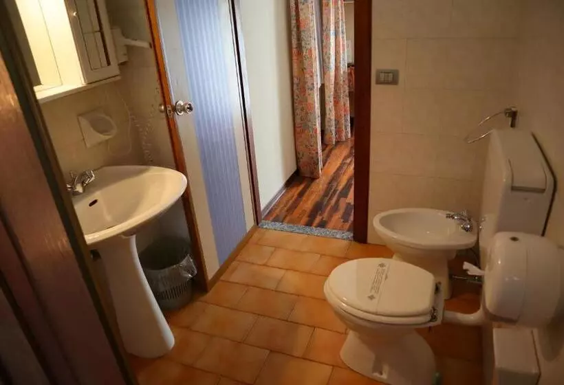 Hotelli Albergo Del Ponte