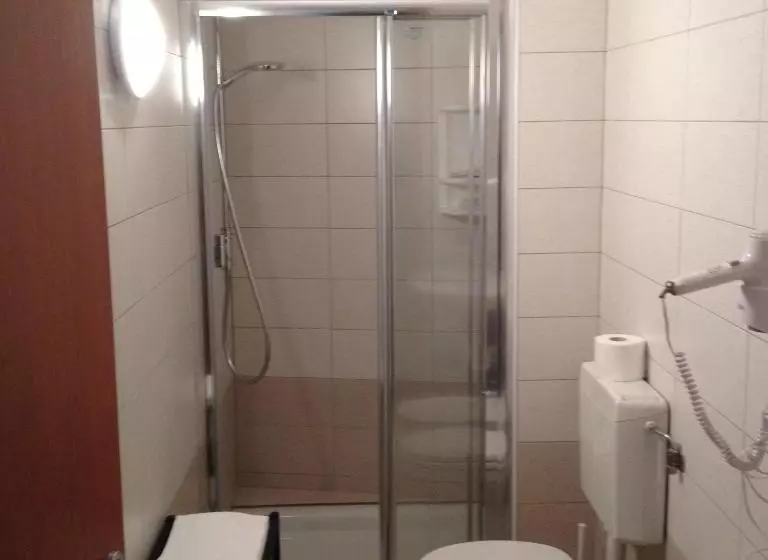 Hotelli Albergo Del Ponte