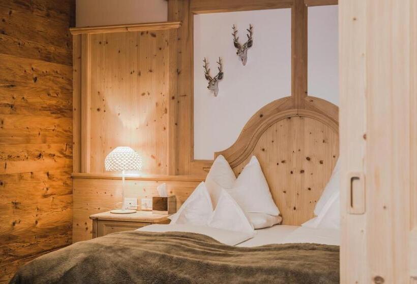 בית מלון כפרי Chalet S   Dolomites Design   Adults Recommended