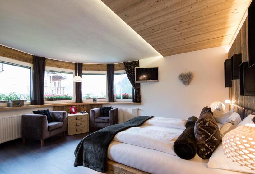 בית מלון כפרי Chalet S   Dolomites Design   Adults Recommended