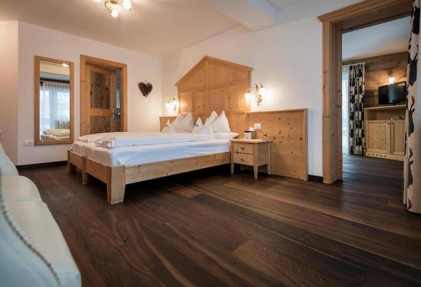 בית מלון כפרי Chalet S   Dolomites Design   Adults Recommended