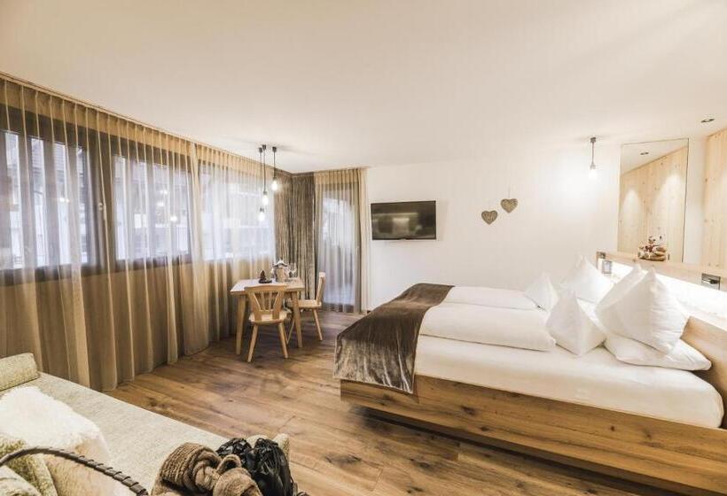 בית מלון כפרי Chalet S   Dolomites Design   Adults Recommended