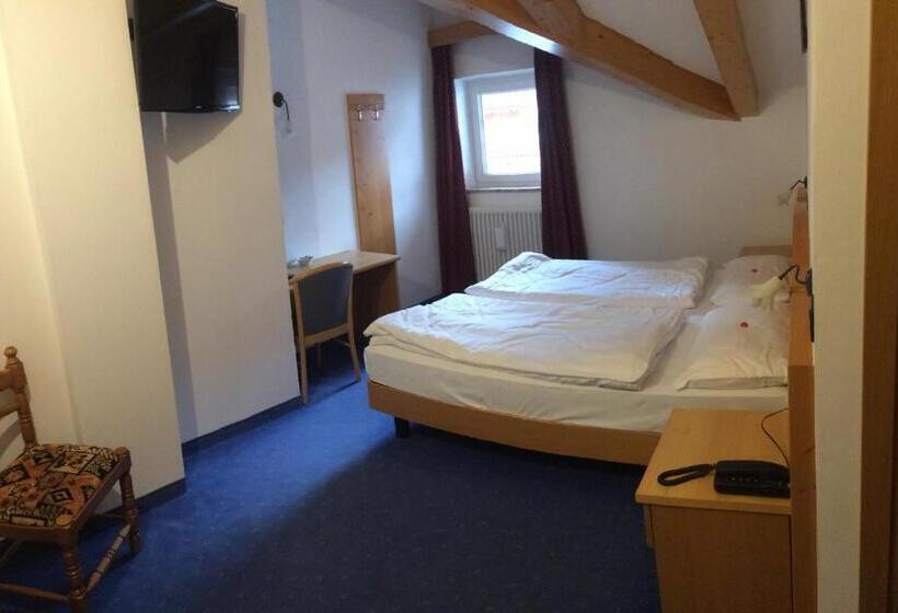 בית מלון כפרי El Geiger