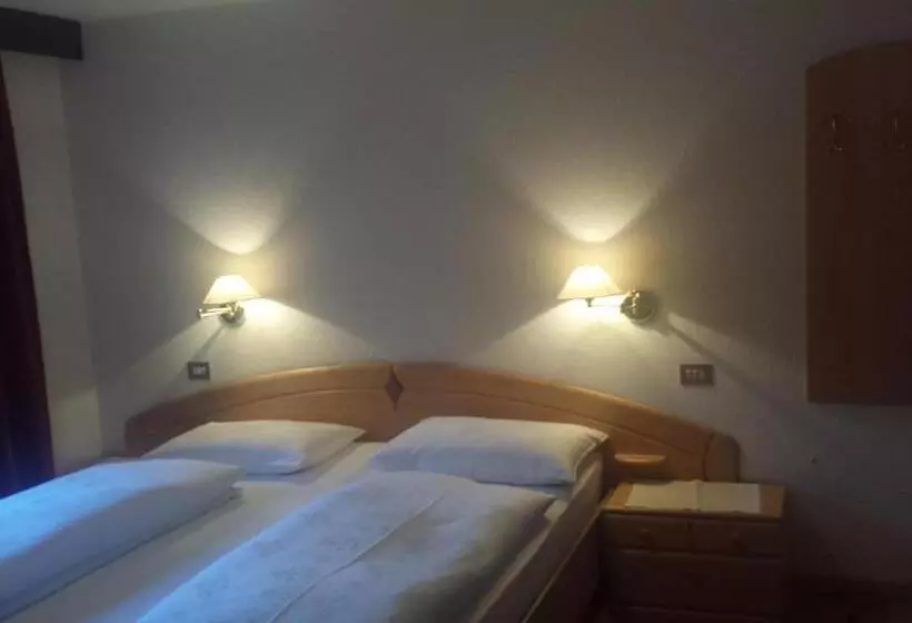 Hotelli Garnì Gardena   Appartments