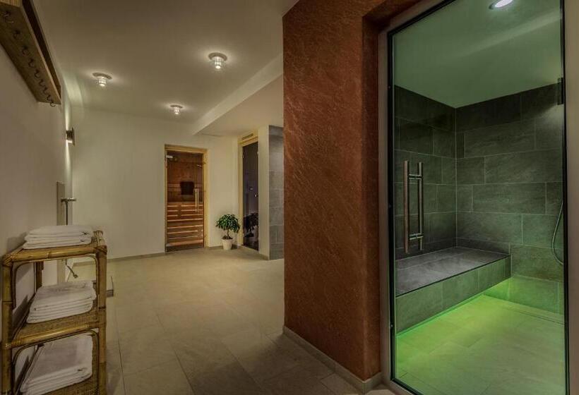 Отель Miramonti