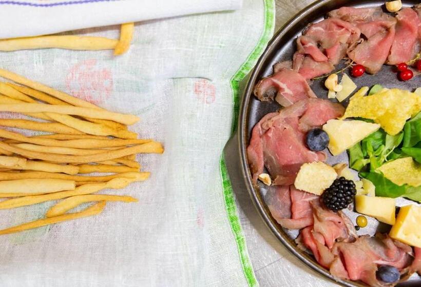 فندق & Ristorante Baita Dovich