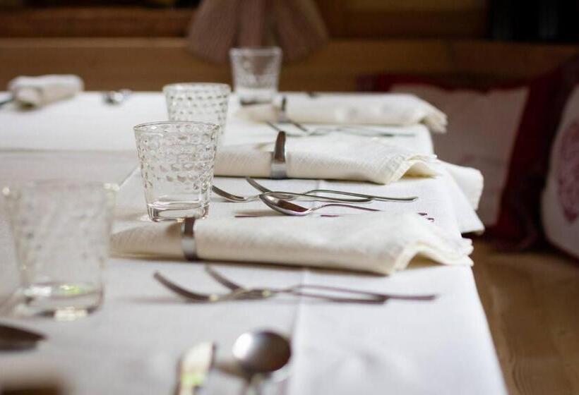 فندق & Ristorante Baita Dovich