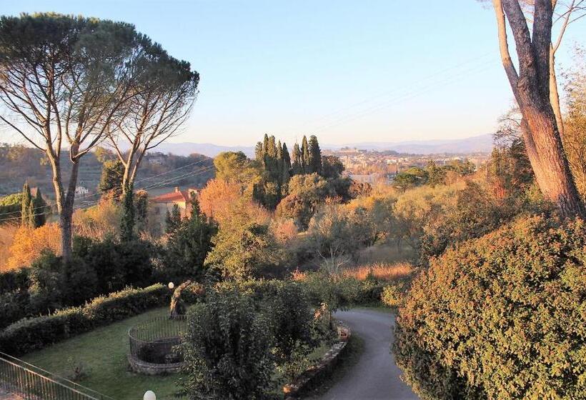 هتل Ristorante Casa Volpi