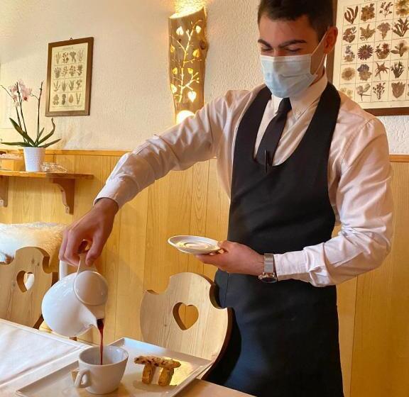 فندق Ristorante Genzianella