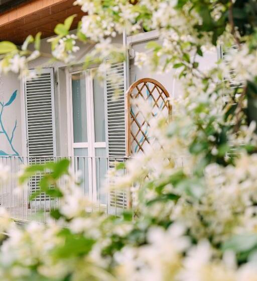 فندق Tomato Urban Retreat