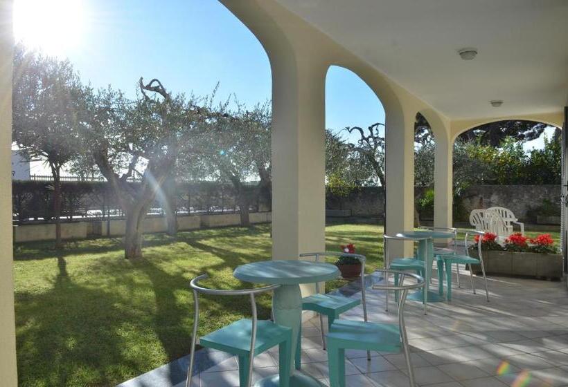 Residence Villa Carmen Fronte Mare A 50 Mt