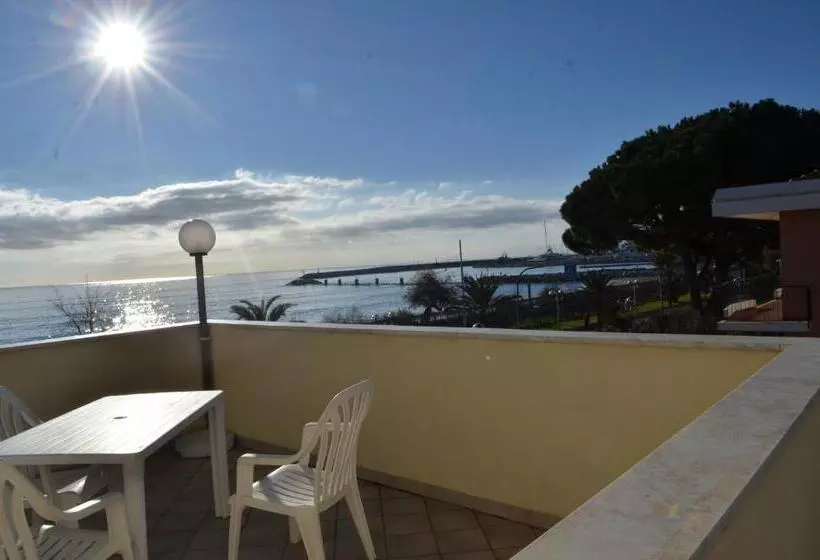 Residence Villa Carmen Fronte Mare A 50 Mt