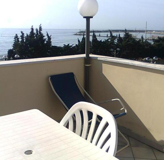 Residence Villa Carmen Fronte Mare A 50 Mt