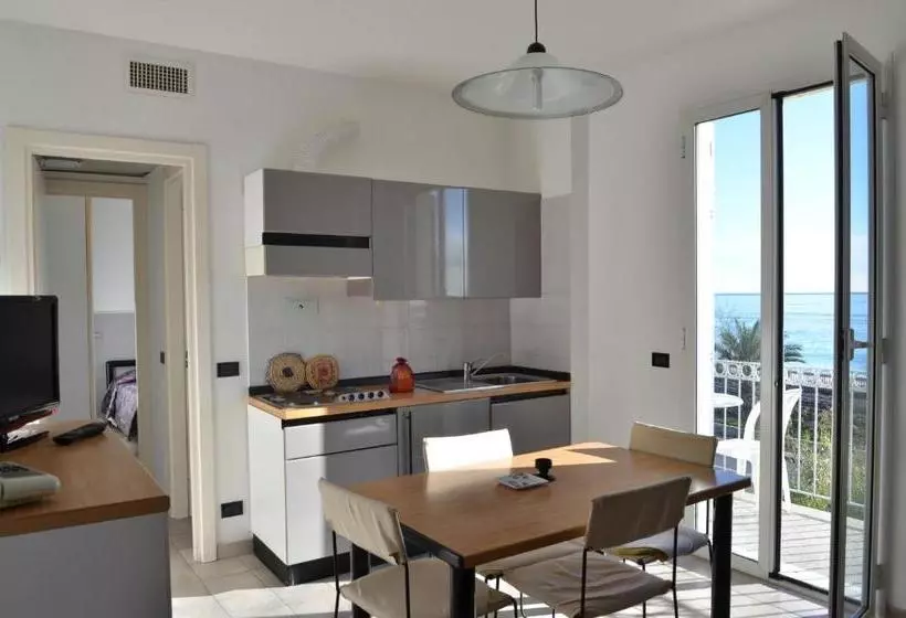 Residence Villa Carmen Fronte Mare A 50 Mt