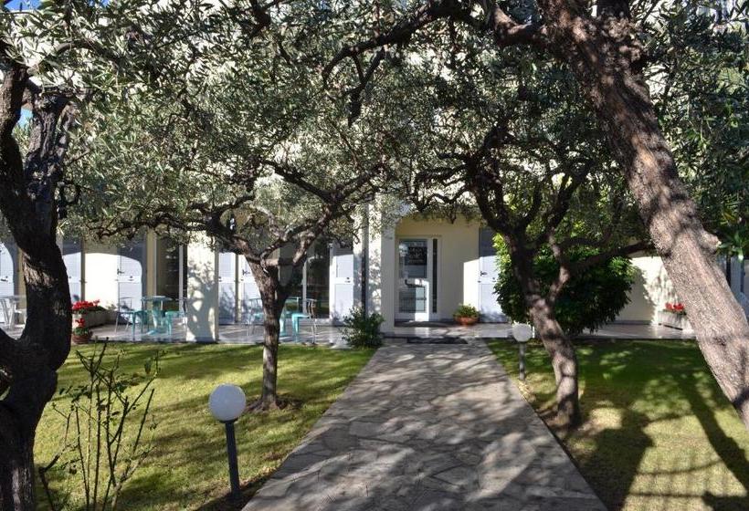 Residence Villa Carmen Fronte Mare A 50 Mt